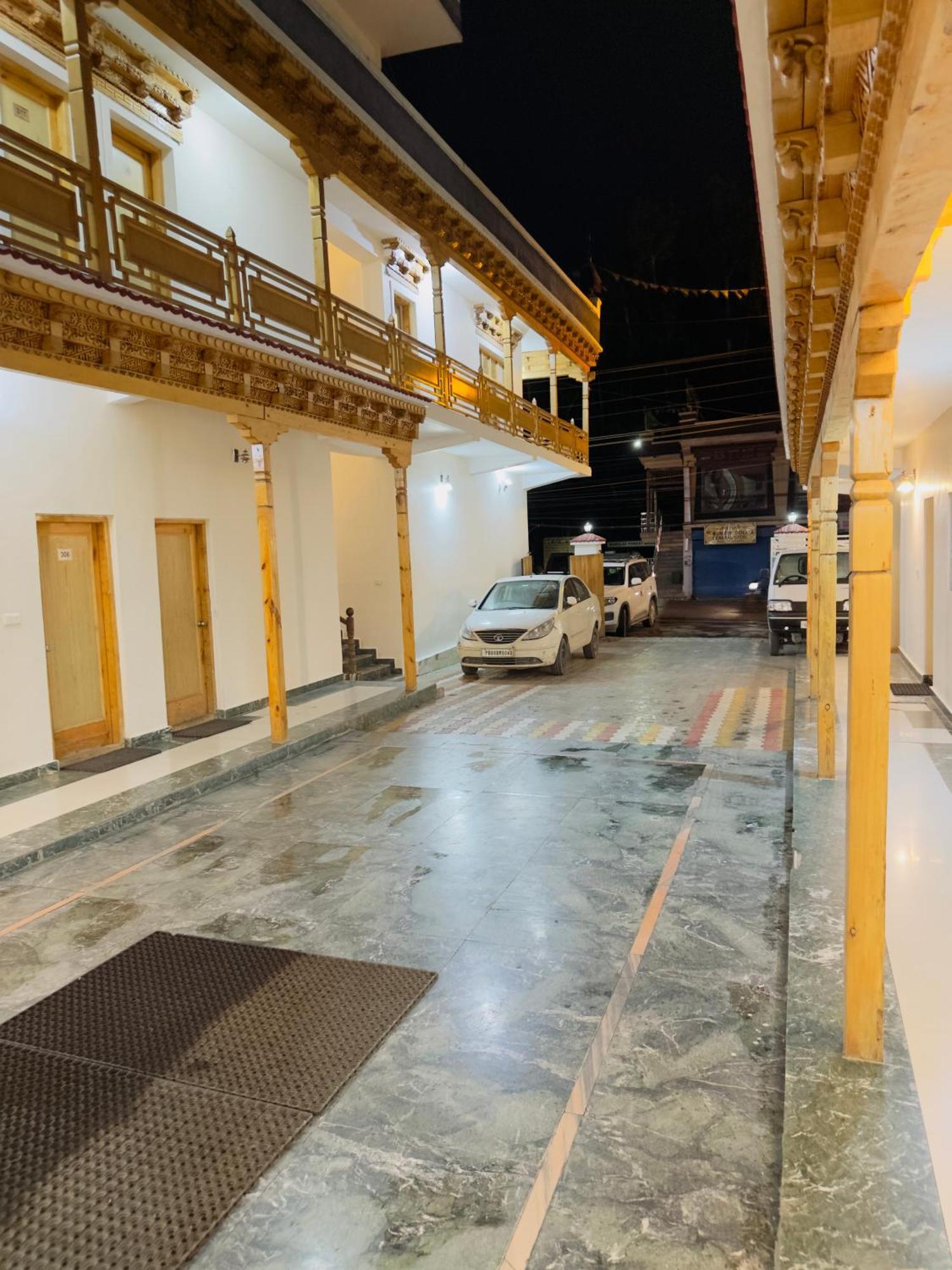 לה Hotel Dimbir Regency מראה חיצוני תמונה