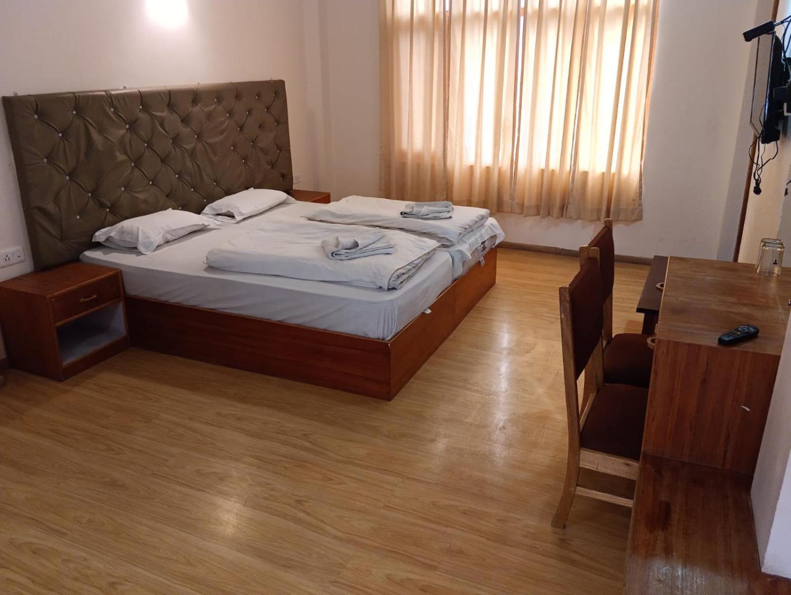 לה Hotel Dimbir Regency מראה חיצוני תמונה
