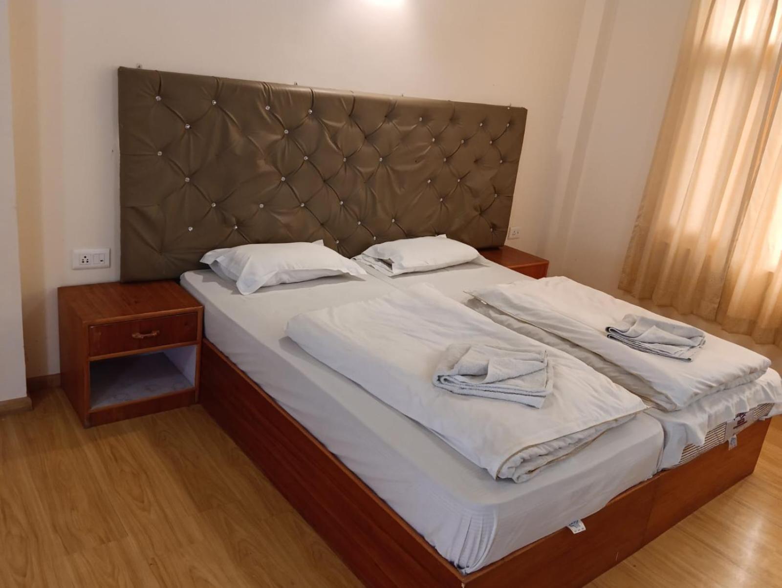 לה Hotel Dimbir Regency מראה חיצוני תמונה