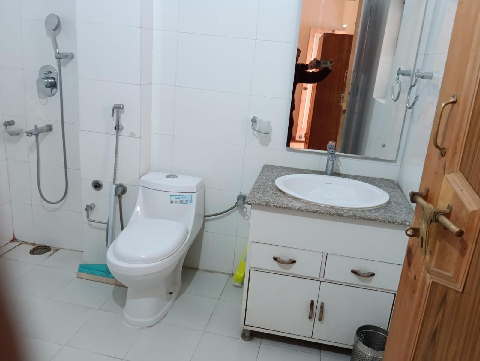 לה Hotel Dimbir Regency מראה חיצוני תמונה